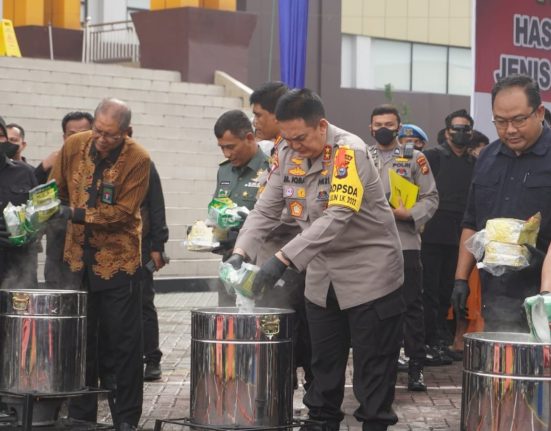 Foto : Humas Polda Riau / Prosess Pemusnahan Sabu